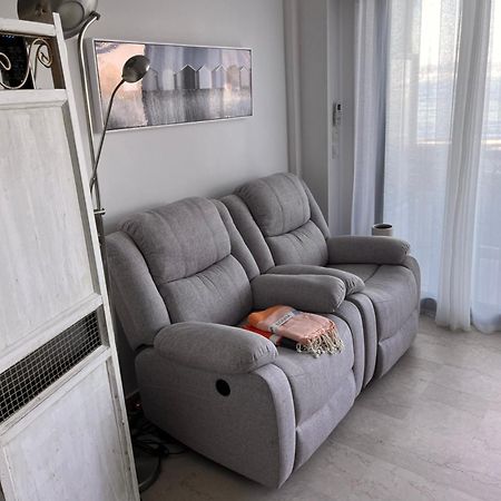 French Riviera 1 Bedroom On The Beach Facing Cannes Théoule-sur-Mer Eksteriør bilde