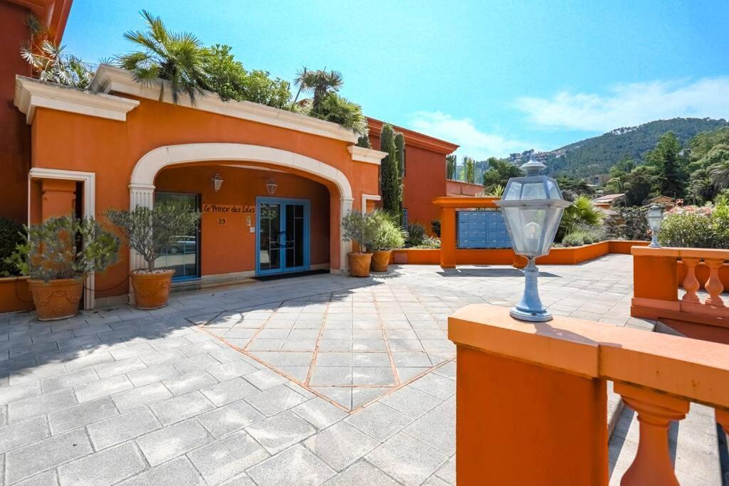 French Riviera 1 Bedroom On The Beach Facing Cannes Théoule-sur-Mer Eksteriør bilde